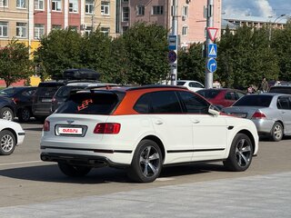 2016 Bentley Bentayga I, белый, 9900000 рублей, вид 2