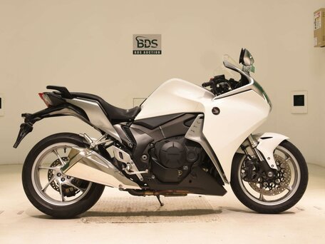 2010 Honda VFR 1200, белый, 829000 рублей, вид 2