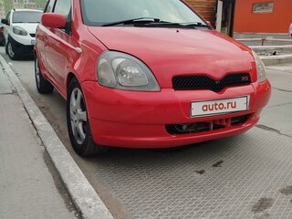2001 Toyota Vitz I (P10), красный, 400000 рублей, вид 1