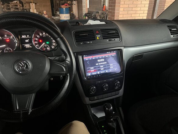 2014 Skoda Yeti I Рестайлинг, белый, 750000 рублей - вид 6