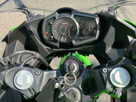 2023 Kawasaki Ninja 400, зелёный, 737000 рублей, вид 5