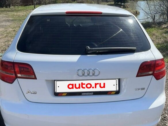 2011 Audi A3 II (8P) Рестайлинг 2, белый, 900000 рублей - вид 2