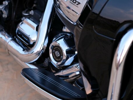 2017 Harley-Davidson Street Glide, чёрный, 1533241 рублей, вид 2