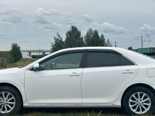 2013 Toyota Camry VII (XV50), белый, 1980000 рублей, вид 3