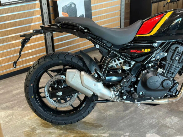 2025 Royal Enfield Guerrilla 450, чёрный - вид 8