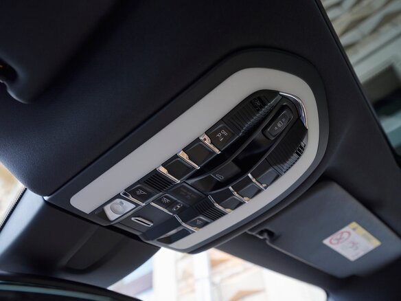 2018 Porsche Macan I, коричневый, 4950000 рублей - вид 23