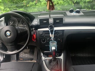 2010 BMW 1 серии 116i I (E81/E82/E87/E88) Рестайлинг, белый, 700000 рублей, вид 5