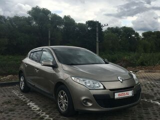 2012 Renault Megane III Рестайлинг, серебристый, 850000 рублей, вид 1