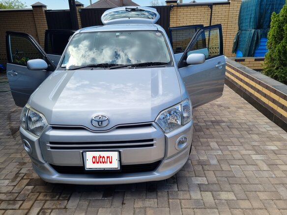 2015 Toyota Succeed I Рестайлинг, серебристый, 1400000 рублей - вид 1
