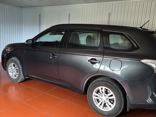 2013 Mitsubishi Outlander III, серый, 1690000 рублей, вид 2