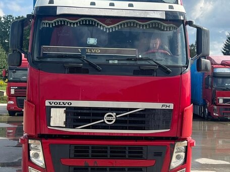 2011 Volvo FH, красный, 5500000 рублей, вид 1