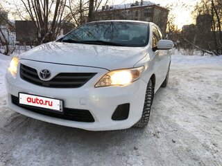 2013 Toyota Corolla X (E140, E150) Рестайлинг, белый, 900000 рублей, вид 3