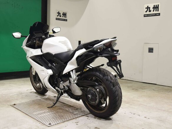 2018 Honda VFR 800, белый, 977000 рублей - вид 5