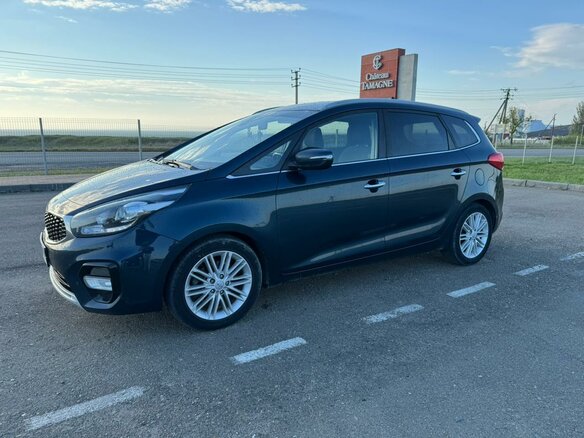 2018 Kia Carens III (RP), синий, 2000000 рублей