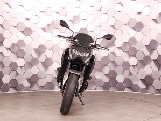 2023 Kawasaki Z 900, серый, 1069000 рублей, вид 5