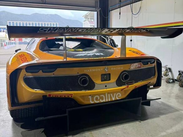 2024 Ferrari 296 GTB, жёлтый - вид 1