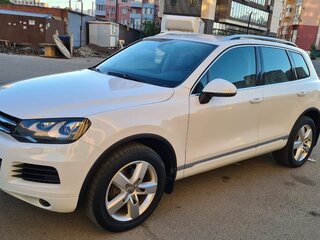 2013 Volkswagen Touareg II, белый, 2700000 рублей, вид 1