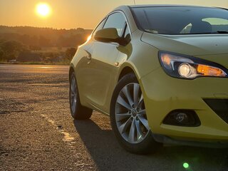 2012 Opel Astra GTC J Рестайлинг, жёлтый, 950000 рублей, вид 5