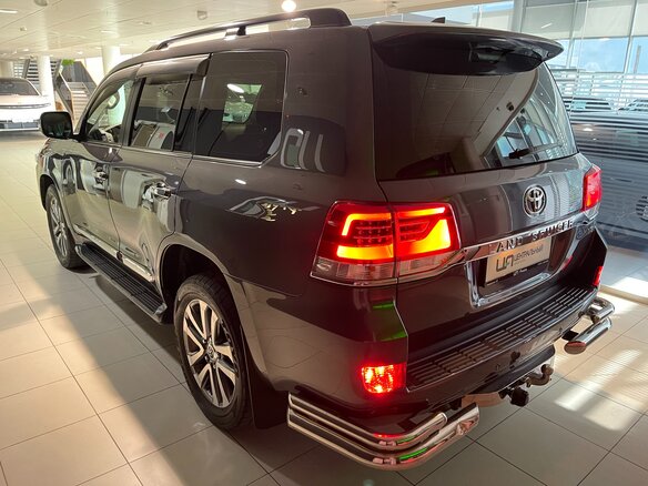 2016 Toyota Land Cruiser 200 Series Рестайлинг 2, серый, 5700000 рублей - вид 3