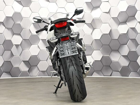 2023 Honda CBR 650R, белый, 999000 рублей - вид 5