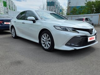 2018 Toyota Camry VIII (XV70), белый, 2950000 рублей, вид 3