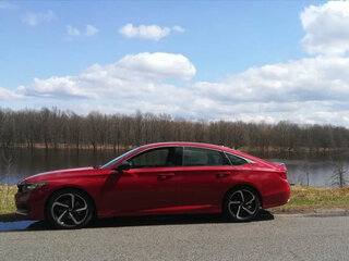 2021 Honda Accord X Рестайлинг, красный, 1600000 рублей, вид 5