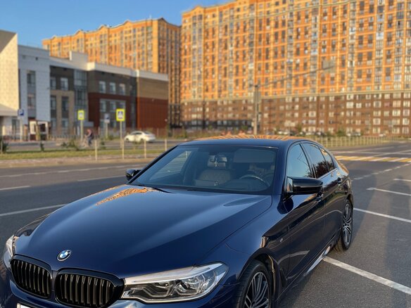 2018 BMW 5 серии 530d xDrive VII (G30/G31/G38), синий, 4000000 рублей - вид 5