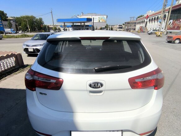 2014 Kia Rio 5-speed III, белый, 1190000 рублей - вид 3