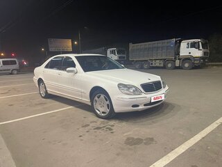 2001 Mercedes-Benz S-Класс 320 IV (W220), белый, 650000 рублей, вид 2