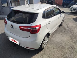 2013 Kia Rio 5-speed III, белый, 710000 рублей, вид 3