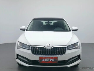 2021 Skoda Superb III Рестайлинг, белый, 1740000 рублей, вид 2