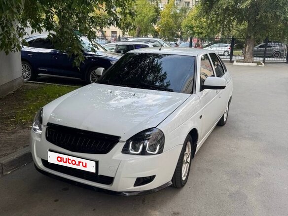 2015 Lada (ВАЗ) Priora I Рестайлинг, белый, 650000 рублей - вид 2