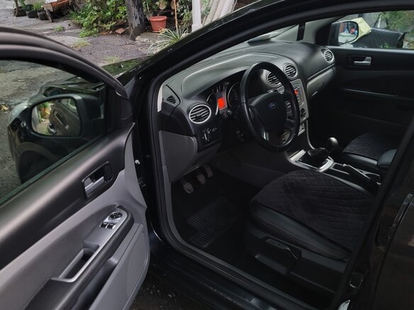 2011 Ford Focus II Рестайлинг, чёрный, 570000 рублей - вид 9