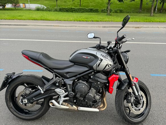 2022 Triumph Trident 660, серый, 850000 рублей