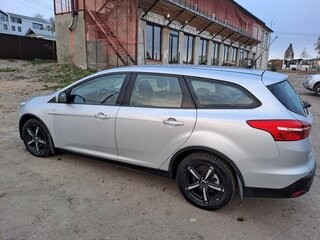 2016 Ford Focus III Рестайлинг, серебристый, 860000 рублей, вид 3