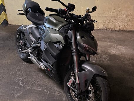 2022 Ducati Streetfighter V2, зелёный, 1800000 рублей, вид 1