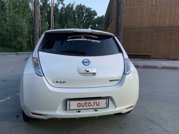 2014 Nissan Leaf I (ZE0/AZE0), белый - вид 3