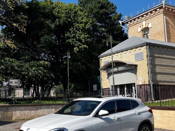 2022 BMW X2 xDrive28i I (F39), белый, 3500000 рублей - вид 4