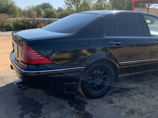 2004 Mercedes-Benz S-Класс 500 7-speed IV (W220) Рестайлинг, чёрный, 1100000 рублей, вид 3