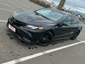 2021 Toyota Camry VIII (XV70) Рестайлинг, чёрный, 2000000 рублей - вид 3