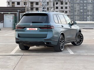 2022 BMW X7 40i I (G07) Рестайлинг, серый, 11200000 рублей, вид 4