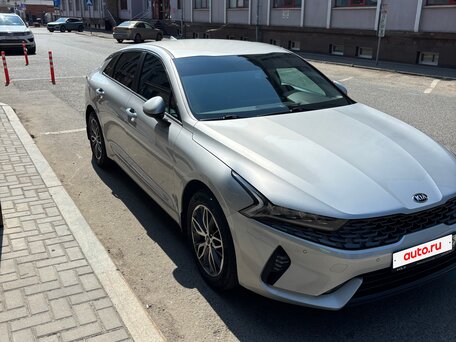 2021 Kia K5 III, серебристый, 2750000 рублей, вид 2