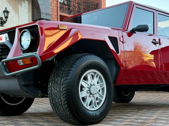 1992 Lamborghini LM002, красный - вид 2