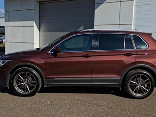 2021 Volkswagen Tiguan II Рестайлинг, коричневый, 2850000 рублей, вид 2