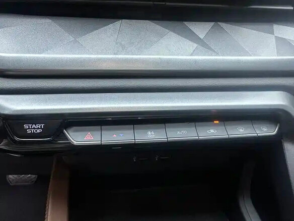 2021 Geely Coolray (Binyue) I, чёрный - вид 12