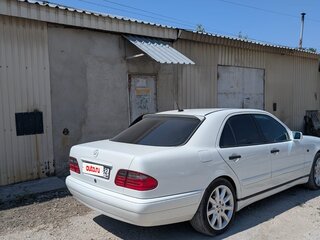 1999 Mercedes-Benz E-Класс 200 II (W210, S210), бежевый, 800000 рублей, вид 3