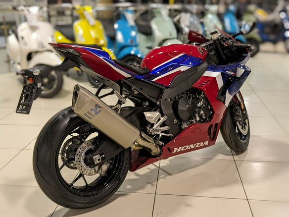 2021 Honda CBR 1000 RR/RA Fireblade, красный - вид 3