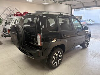 2026 Lada (ВАЗ) Niva Travel I Рестайлинг, чёрный, 1927900 рублей, вид 3