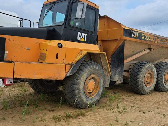 1998 Caterpillar D300E, жёлтый, 4200000 рублей - вид 1