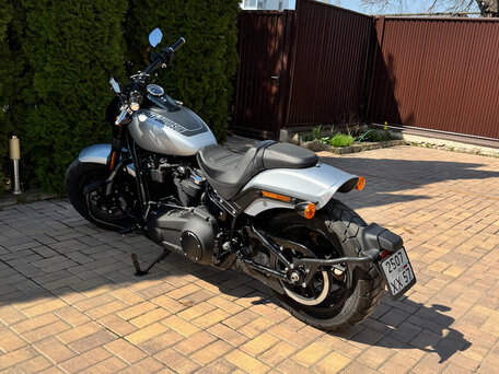 2019 Harley-Davidson Fat Bob, серый, 1770000 рублей, вид 4